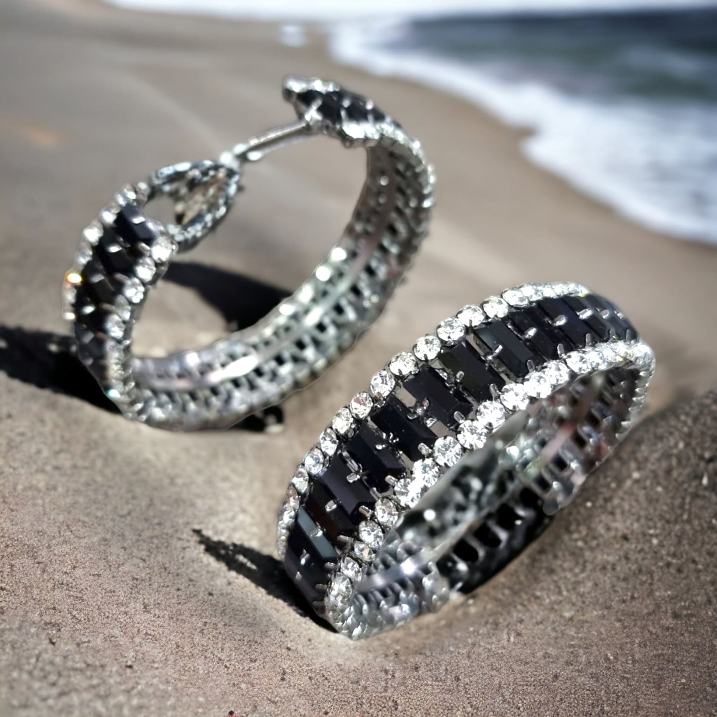 Surveen hoops in black color