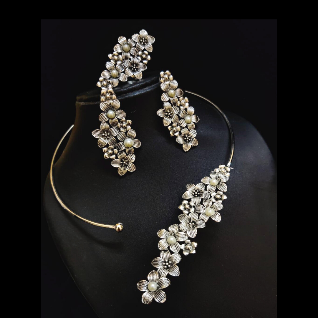 Sara Tribal Hasli Choker Combo