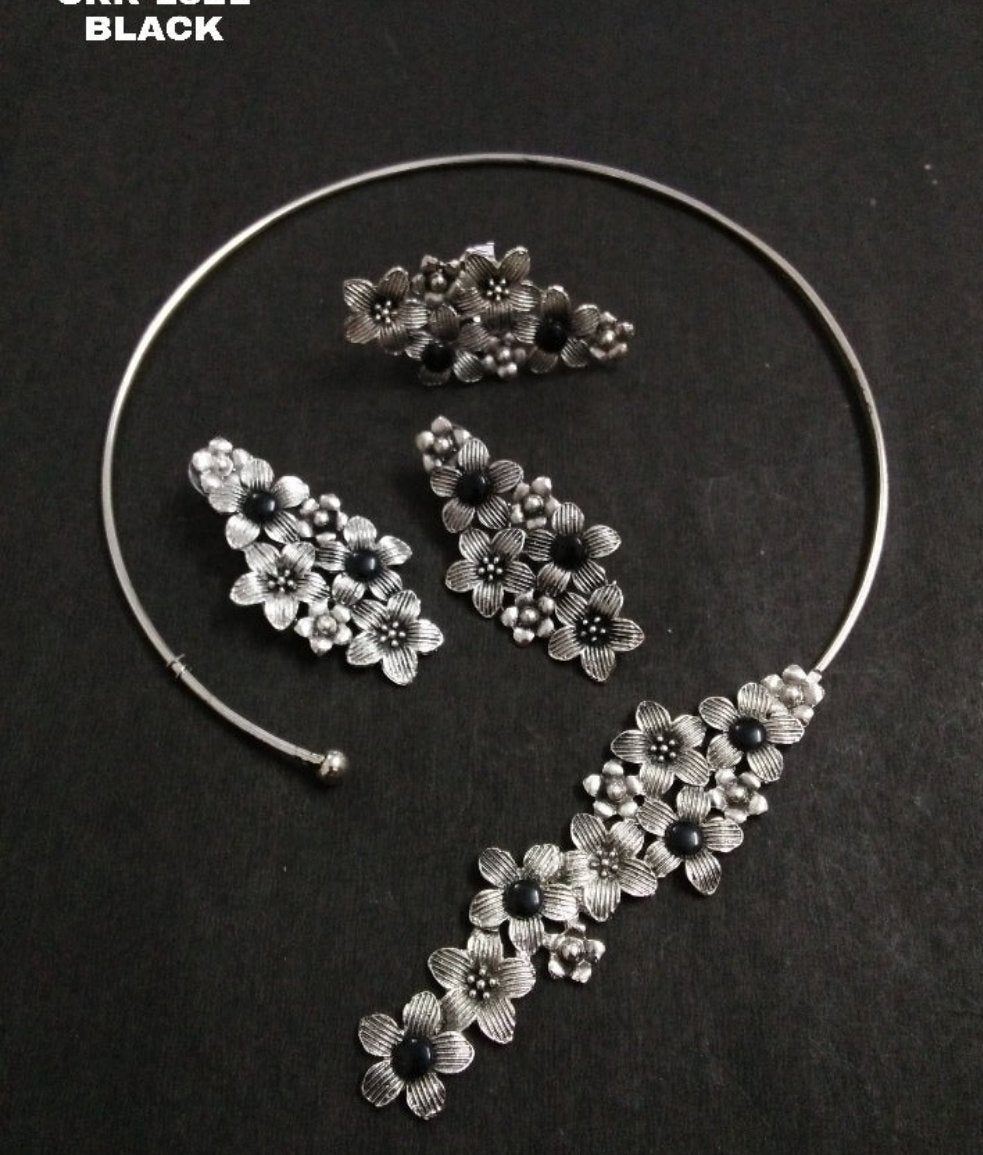 Sara Tribal Hasli Choker Combo