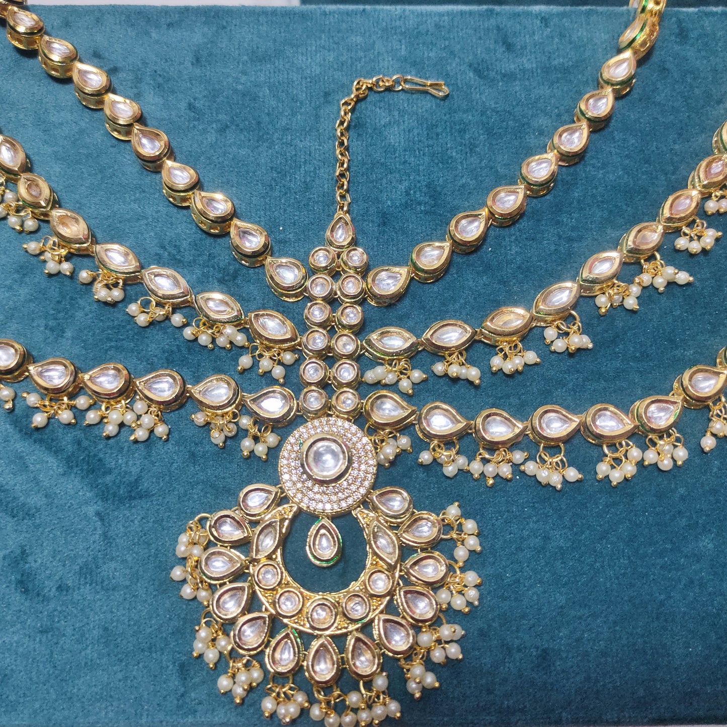 rajwadi multi-layered kundan mathapatti
