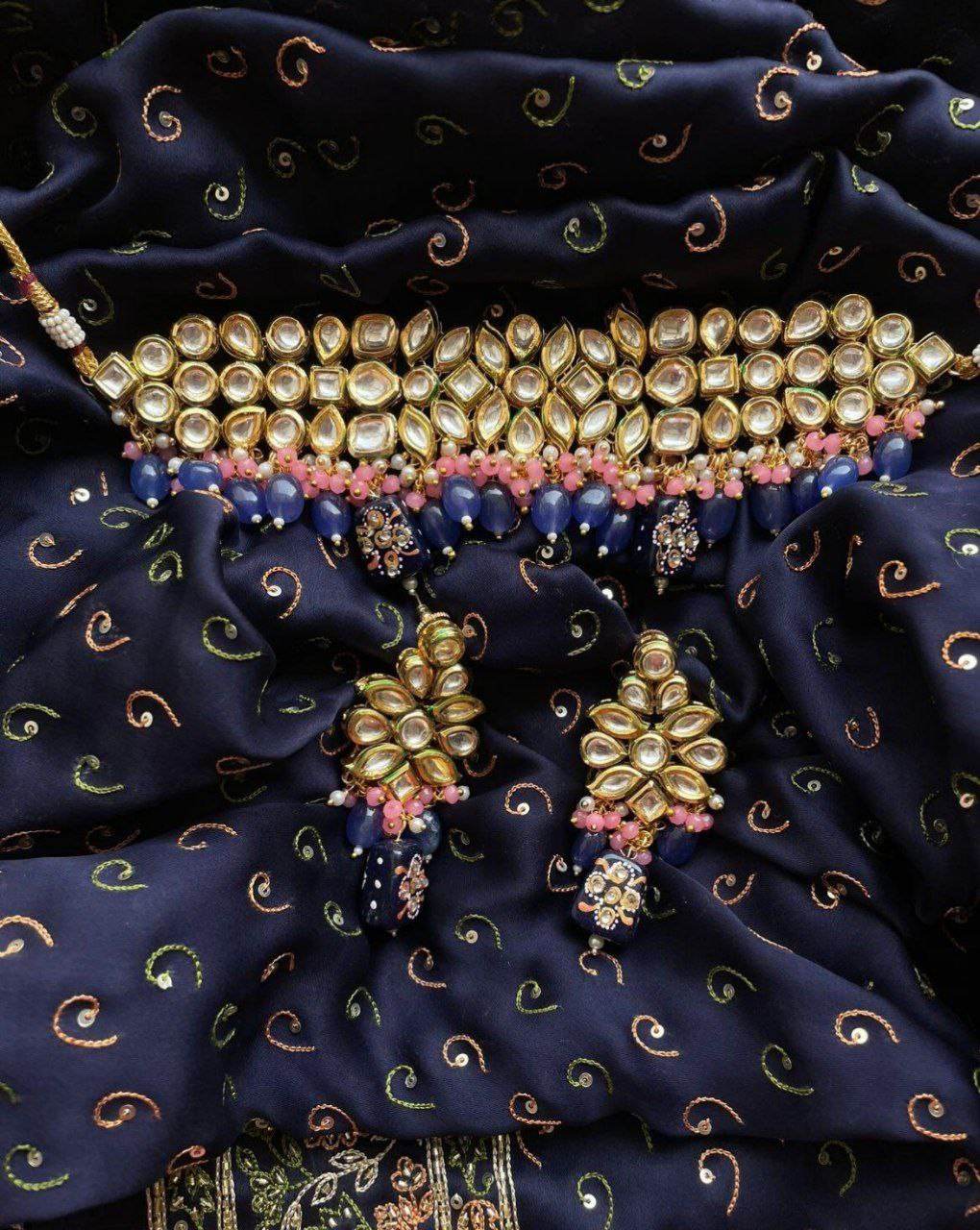 blue choker necklace with earrings on the blue saree