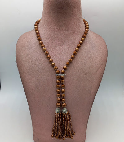 Leaf shaped pearl necklace in copper color