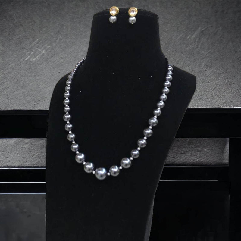 Aisha pearl necklace in gray color