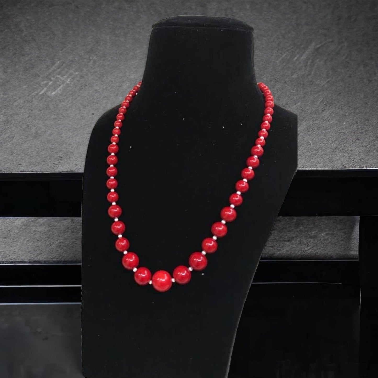 Aisha pearl necklace in red color