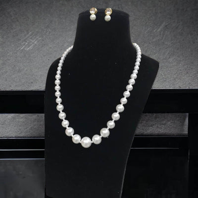 Aisha pearl necklace in white color