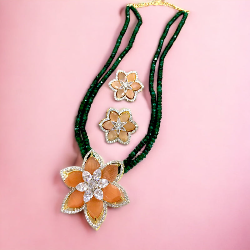 Flower broach semi-precious set in green color