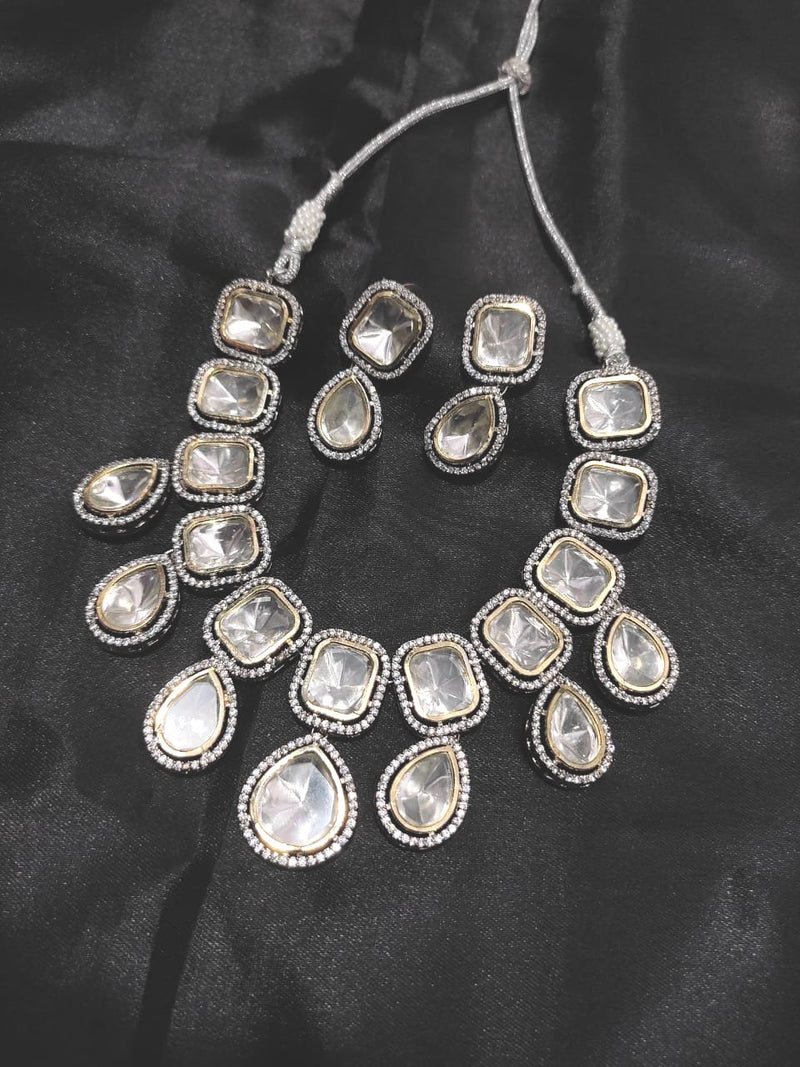 Loera Uncut Necklace With Earrings Set