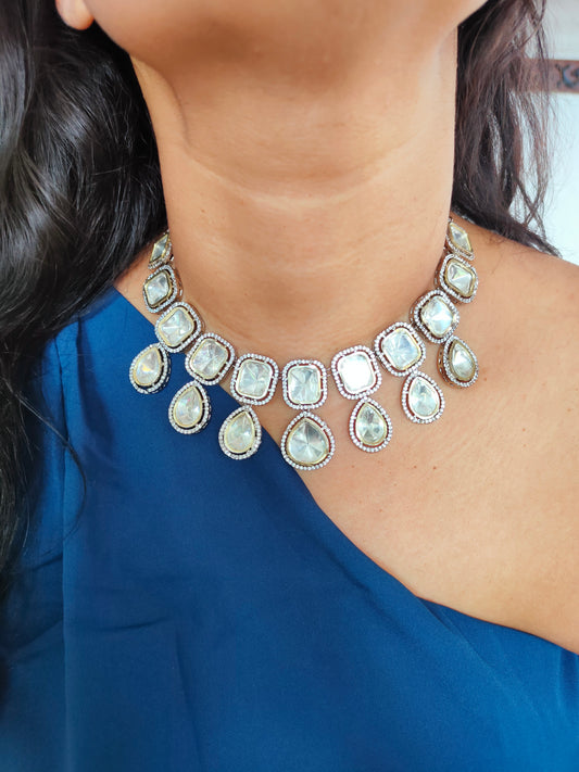 Loera Uncut Necklace With Earrings Set