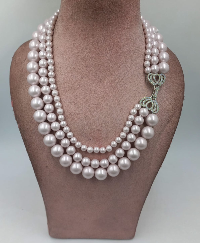 malhaar pearl necklace with diamond broach in blush pink color