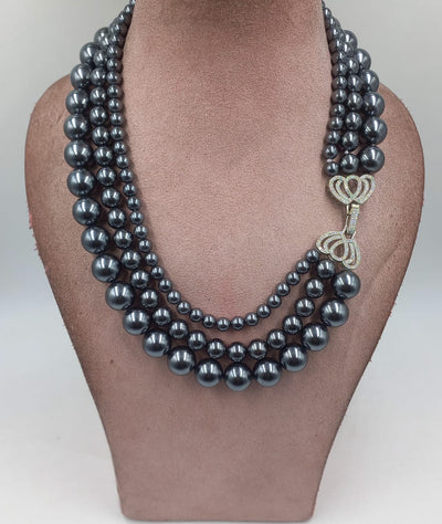 malhaar pearl necklace with broach in charcoal gray color