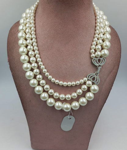 malhaar pearl necklace with diamond broach in white color